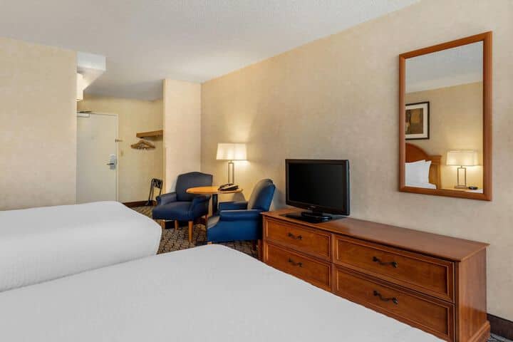 Room 16 of 46