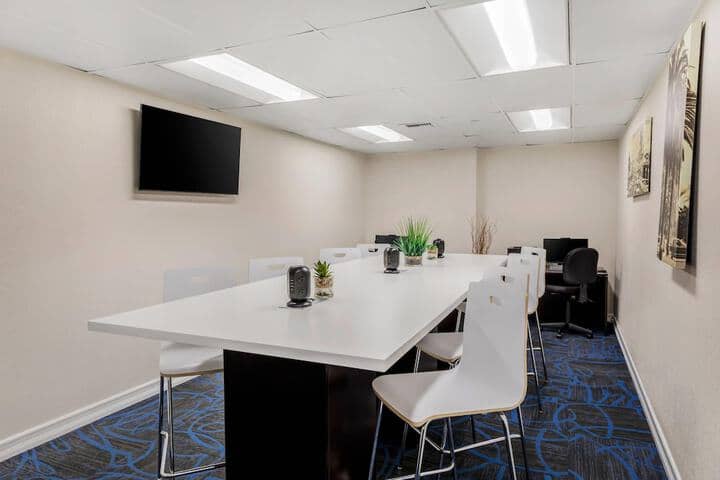Business Center 40 of 46